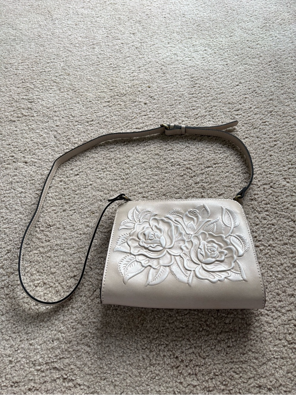 Patricia Nash NWOT Women's Cream Floral Embossed Crossbody Bag